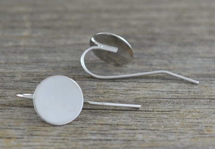 40433 Klasyczna baza kolczyka z płaską tarczą 10mm w kolorze srebra