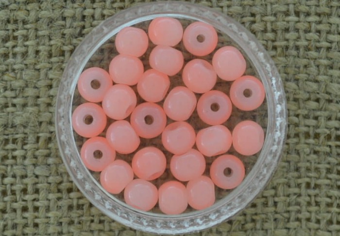 Koralik perełka gładka 4mm łososiowo-różowa 30szt
