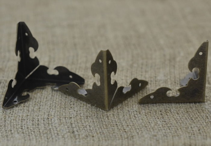 [k0518] Narożnik do szkatułki w kolorze brązu 30*30*30mm