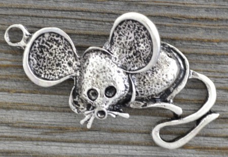 [30852] Zawieszka duża myszka kolor srebra