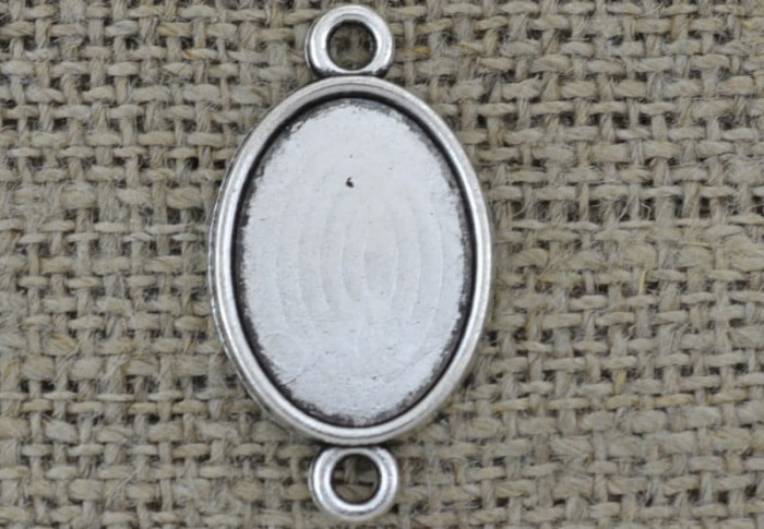  30143 Klasyczna baza medalionu łącznik w kolorze srebrnym na kaboszon 18*13mm