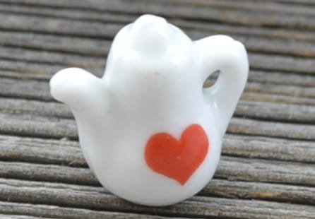 61430 Miniaturowy imbryk ceramiczny z serduszkiem