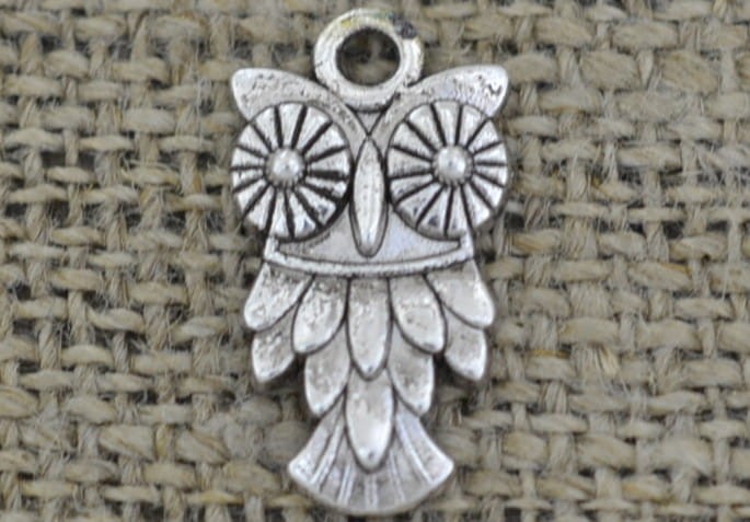 307324 Zawieszka mała sowa w kolorze srebrnym