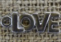 307260 Zawieszka mała LOVE w kolorze ciemnego srebra 3szt