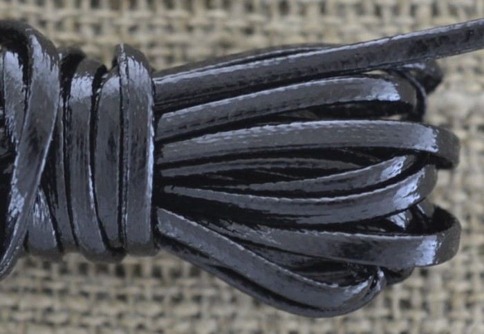 73785 Rzemień syntetyczny płaski 2*1mm czarny 2m