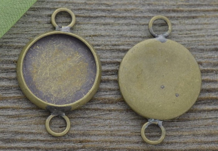 {101117} Klasyczna baza łącznik medalionu w kolorze brązu na kaboszon 12mm