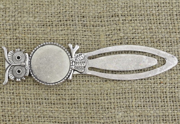 [571133] Zakładka do książki w kolorze srebrnym z miejscem na kaboszon 20mm