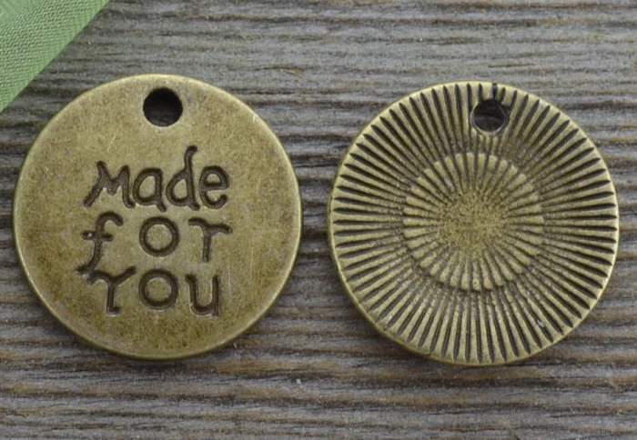 107231 Zawieszka mała moneta Made for you w kolorze brązu