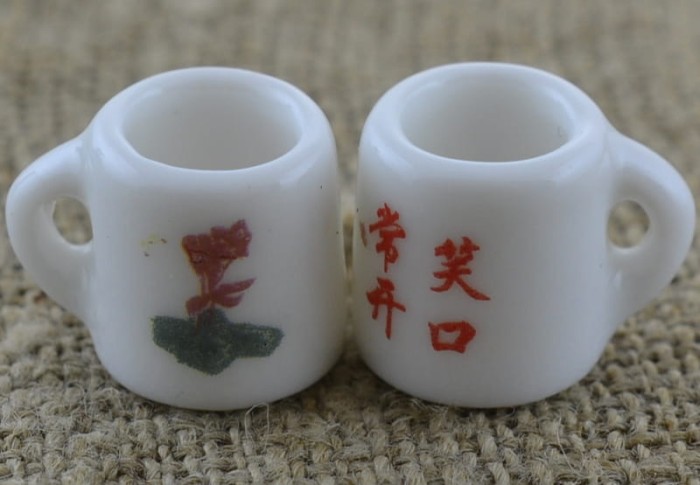 61476 Miniaturowy kubek ceramiczny kwiatek ceglasty