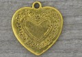 20702 Zawieszka mała serce w kolorze starego złota 