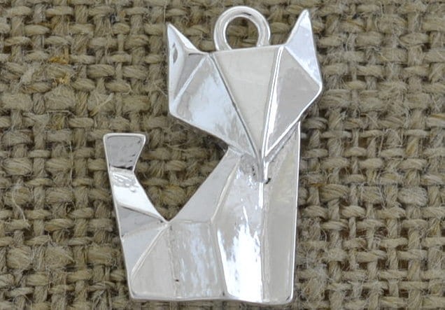 [307458] Zawieszka mała kot origami w kolorze srebrnym