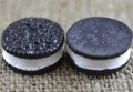 802393 Kaboszon z żywicy ciasteczko oreo 17*7mm czarno-białe