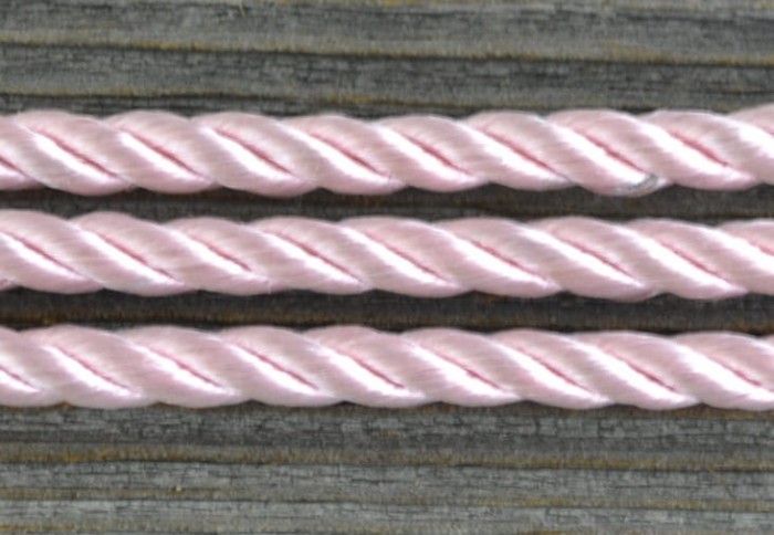 71741 Sznurek nylonowy skręcony 5mm jasnoróżowy 50cm