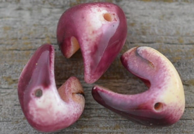 90928 Koralik z masy perłowej muszelka 8mm śliwkowa