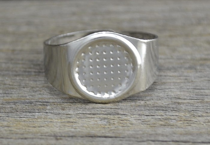 50338  Klasyczna baza pierścionka w kolorze srebra na kaboszon 10mm
