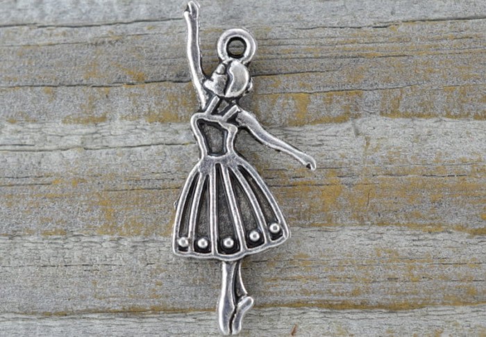 307358 Zawieszka mała baletnica w kolorze srebra 2szt