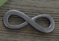 c1201 Element ozdobny łącznik znak nieskończoności w kolorze czarnym
