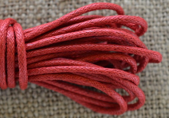 71770 Sznurek woskowany 2mm w kolorze czerwonym 3m