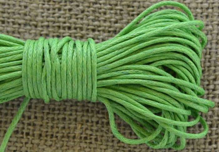 71726 Sznurek woskowany zielony blady 1mm 7 metrów