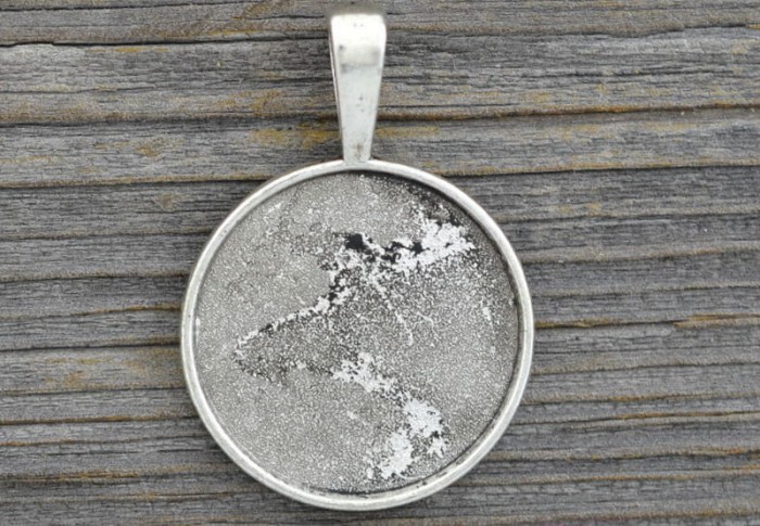 50111 Klasyczna baza medalionu w kolorze srebra na kaboszon 25mm