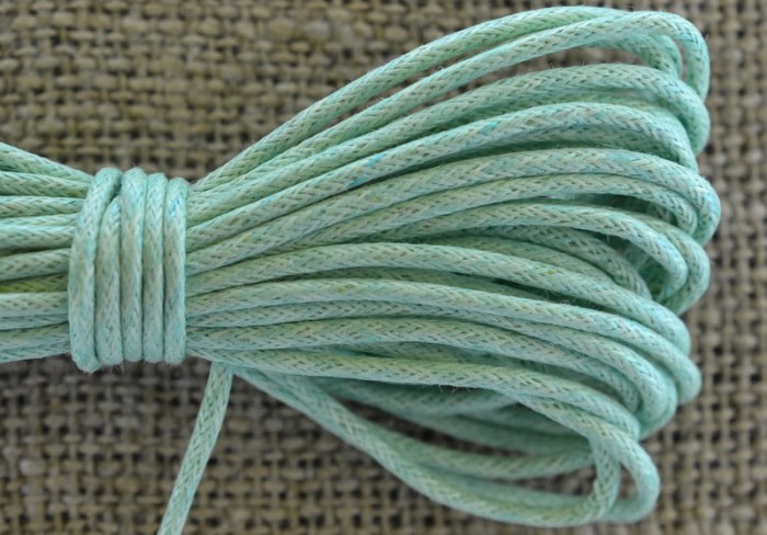 71796 Sznurek woskowany pistacjowy 1,5mm 4 metry