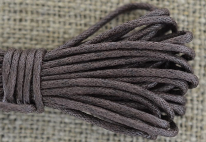 71773 Sznurek woskowany brązowy 1,5mm 4 metry