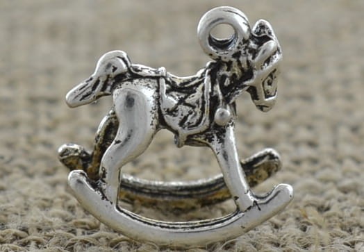 30705 Zawieszka mała konik na biegunach w kolorze srebrnym 2szt