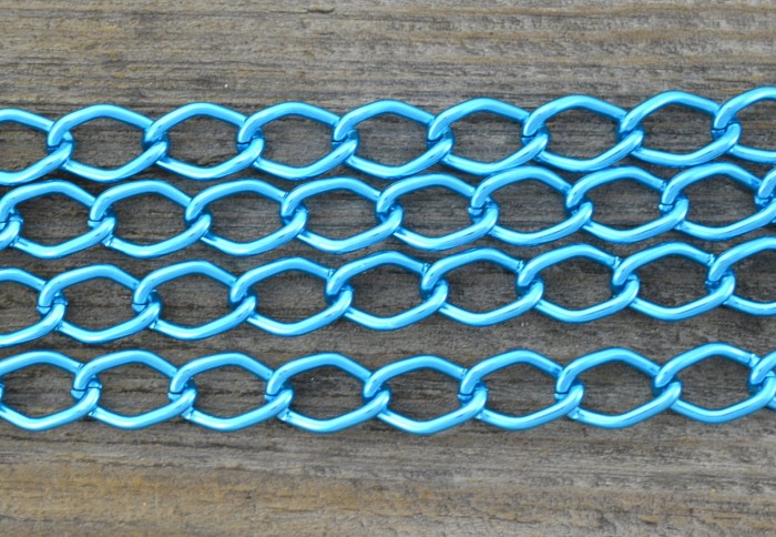 11012 Łańcuszek ozdobny pancerka 14*9mm niebieski 50cm