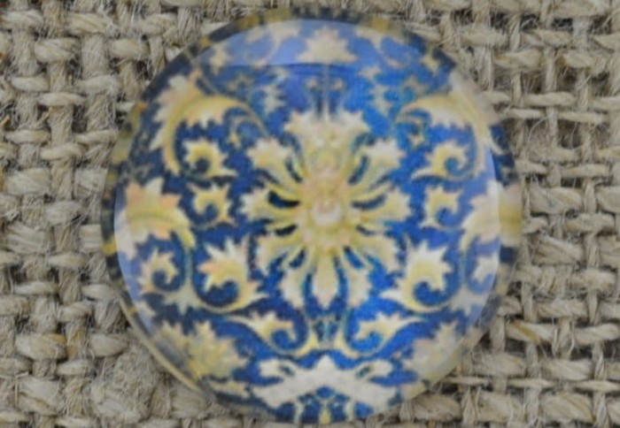 046158 Kaboszon szklany z obrazkiem 18mm