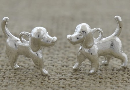 [307498] Zawieszka trójwymiarowa piesek kolor srebrny