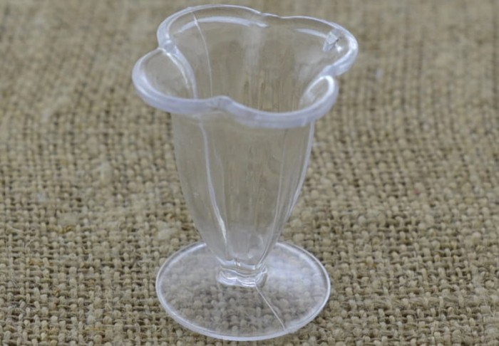 61491 Miniaturowy pucharek plastikowy