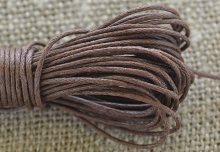 71751 Sznurek woskowany orzechowy 1mm 7 metrów