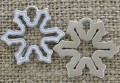 ś07288 Zawieszka emaliowana płarek śniegu 22*24mm w kolorze srebrnym