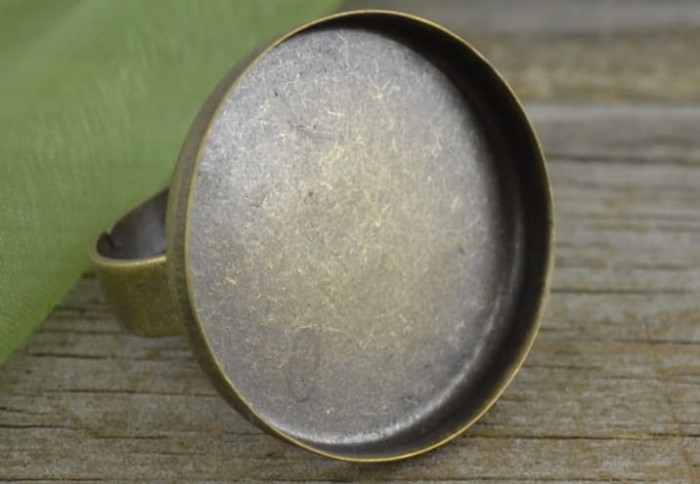 10308 Klasyczna baza pierścionka w kolorze brązu na kaboszon 25mm 