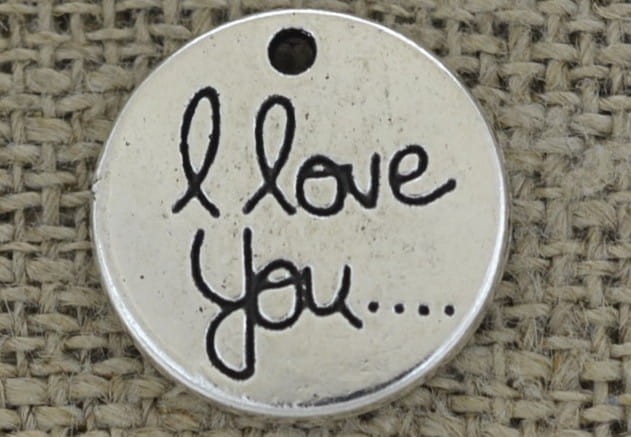 [307393] Zawieszka mała moneta z napisem "I love you" w kolorze srebrnym