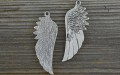 30805 Zawieszka duża skrzydło w kolorze srebra