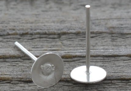 40405 Klasyczna baza kolczyka wkrętka w kolorze srebra z tarczą 6mm 12par