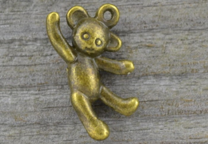 107267 Zawieszka mała miś w kolorze brązu 2szt