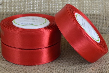 [825005] Wstążka satynowa 25mm 32mb czerwona