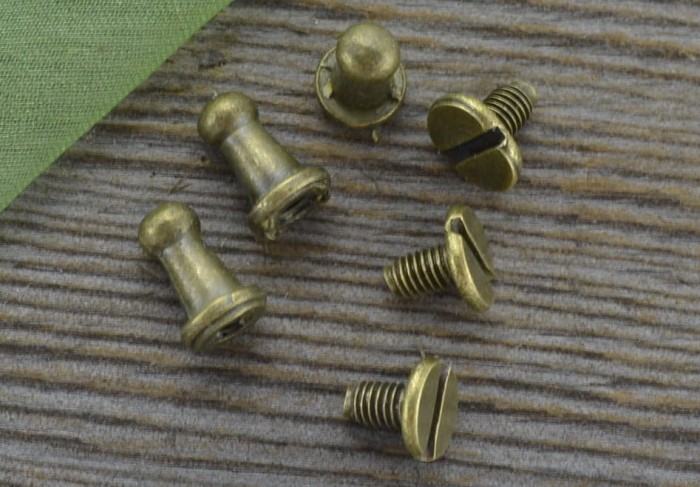 550154 Ćwieki wkręcane w kształcie kręgla 9,4x6mm brąz