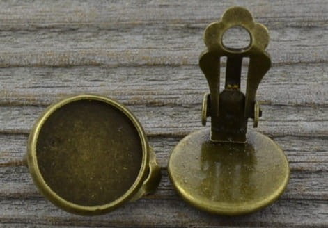 10423 Klasyczna baza klipsa w kolorze brązu na kaboszon 12mm