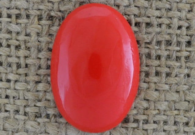 [046311] Kaboszon z żywicy 18*13mm czerwony 2szt