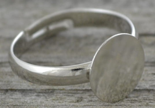 50302 Klasyczna baza pierścionka w kolorze srebra z płaską tarczą 10mm