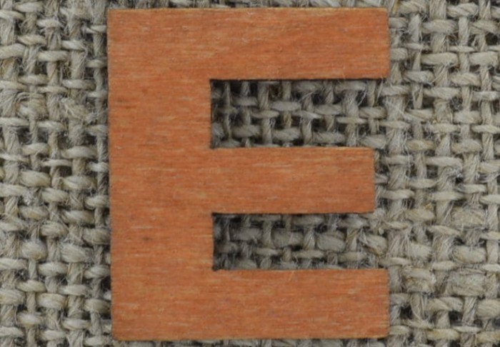 [873140] Element ozdobny literka drewniana "E" 5szt