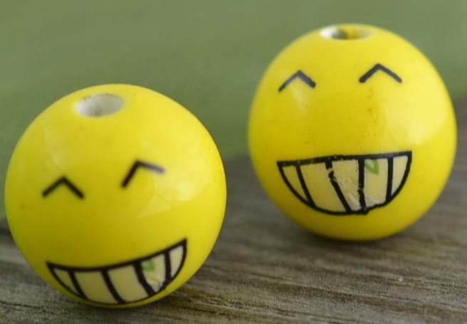 {7605159} Koralik porcelanowy twarz 14mm "zadowolony"