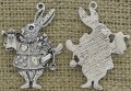 [307397] Zawieszka mała królik z Alicji w kolorze srebrnym 