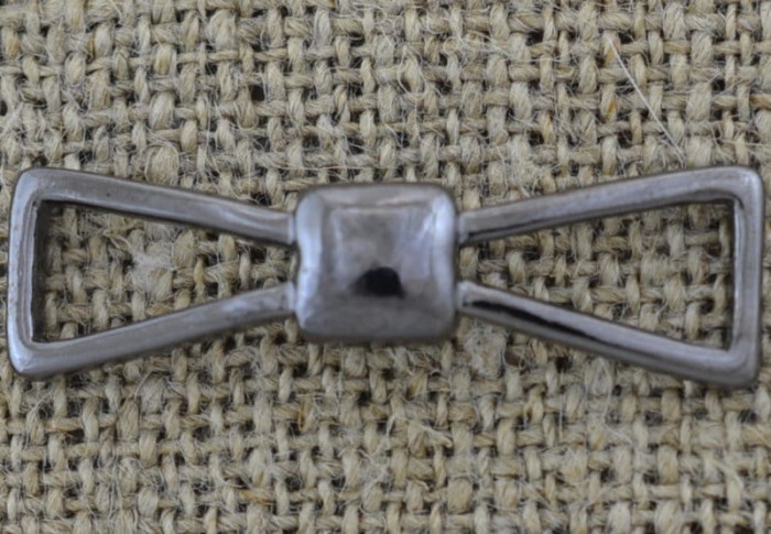 c1205 Element ozdobny łącznik kokardka w kolorze czarnym