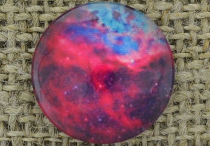 046303 Kaboszon szklany z obrazkiem 16mm galaxy czerwony
