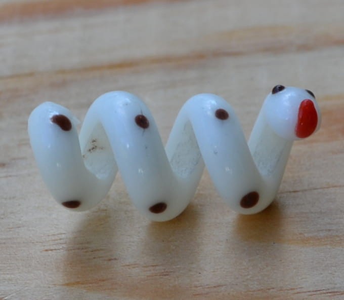 Lampwork wężyk biały