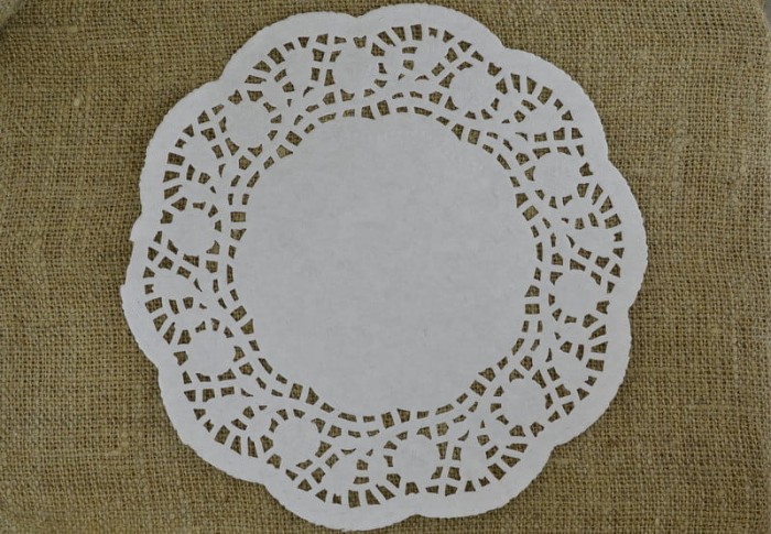 73509 Serwetka papierowa z ażurowym rantem biała 165mm